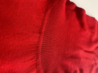 Jersey cuello alto rojo
