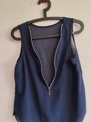 Blusa sin mangas de chica talla S-M.