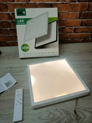 Lámpara de Techo LED Regulable con Control Remoto