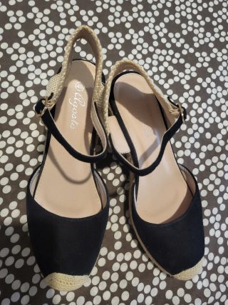 Alpargatas cuña negras y beige talla 40
