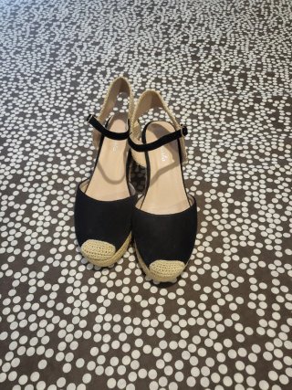 Alpargatas cuña negras y beige talla 40