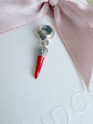 Pandora Charm Diente de Ajo Rojo Corona