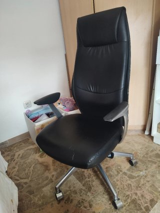 Silla de oficina ergonómica regulable
