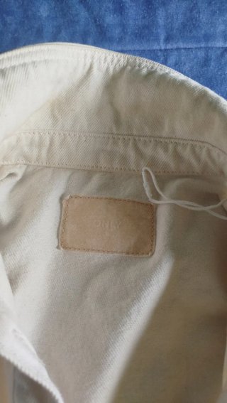 Cazadora vaquera beige con estampado, talla M-L