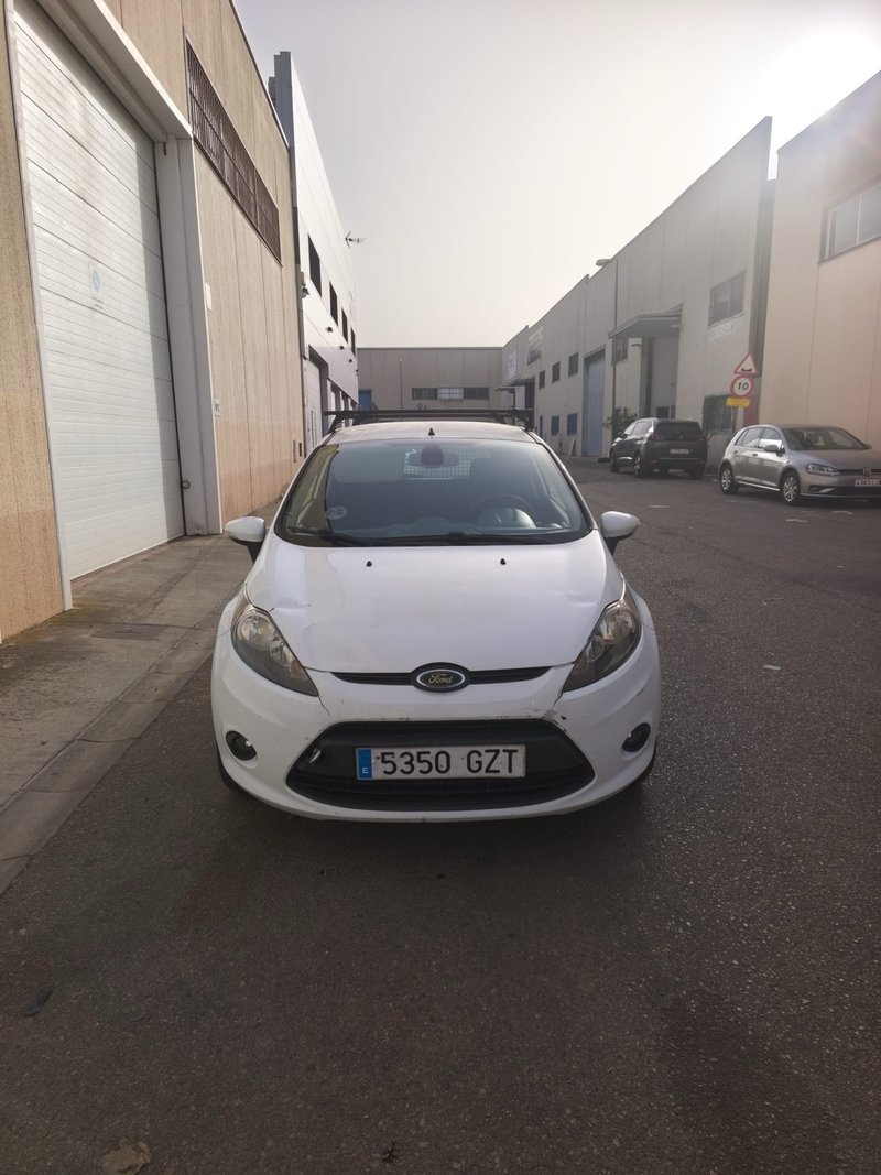 Ford Fiesta 2010 - foto 1