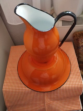 Jarra y palangana vintage esmaltada naranja