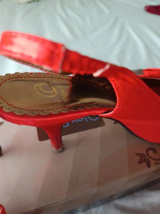 Zapatos y bolso de fiesta rojos