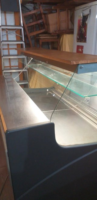 Charcutera de cristal y madera