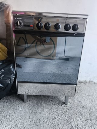 Cocina de gas con horno eléctrico