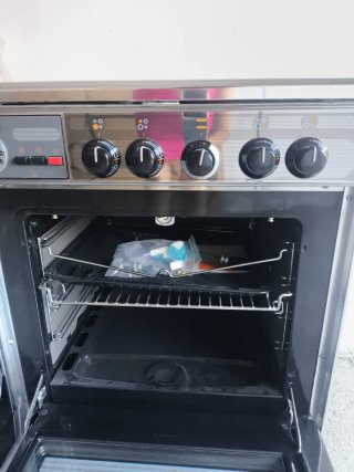Cocina de gas con horno eléctrico