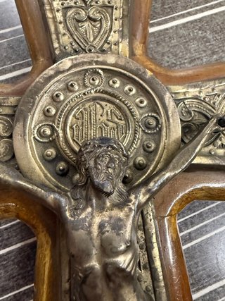 Cruz antigua madera Cristo metálico