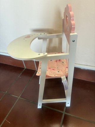 Trona de madera para bebes de juguete con cojín