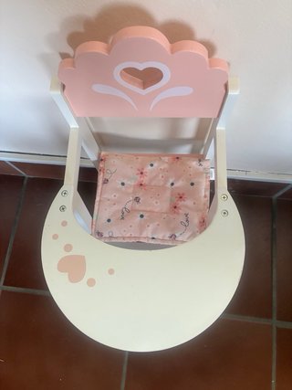 Trona de madera para bebes de juguete con cojín