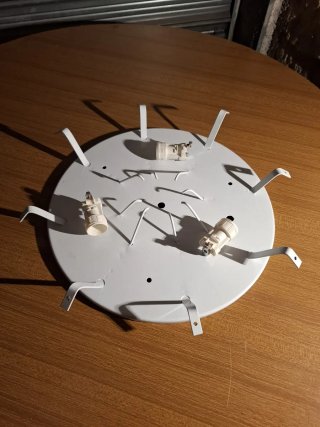 Plafoniera grande in metallo bianco