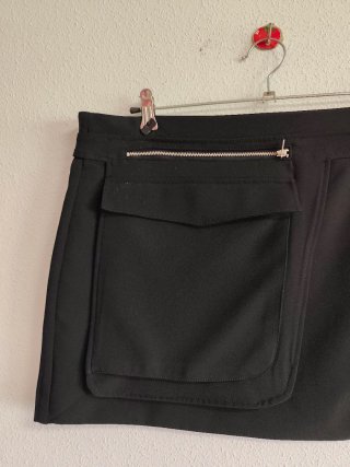 Minifalda de chica talla XXL de Zara.