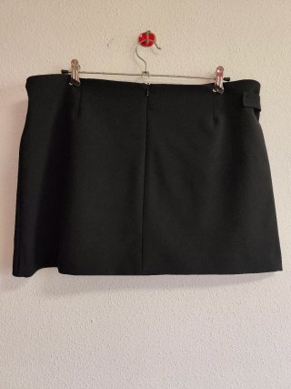 Minifalda de chica talla XXL de Zara.