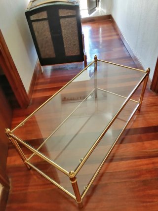 Mesa centro cristal y metal dorado