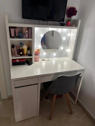 Tocador blanco con espejo