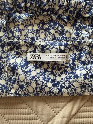 Top Zara floral azul y blanco Talla XS