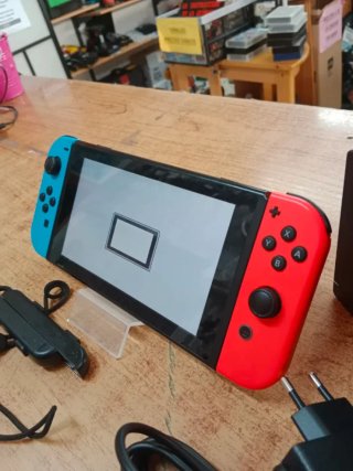 CONSOLA NINTENDO SWITCH 2019 CON ACCESORIOS