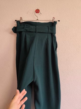 Pantalón de chica talla S de Stradivarius.