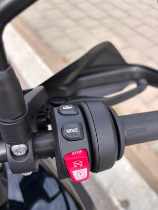 BMW 750GS Triple Black con todos los extras