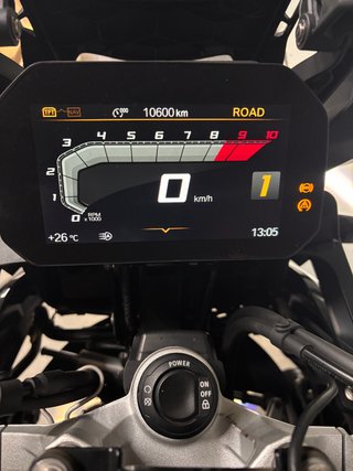 BMW 750GS Triple Black con todos los extras