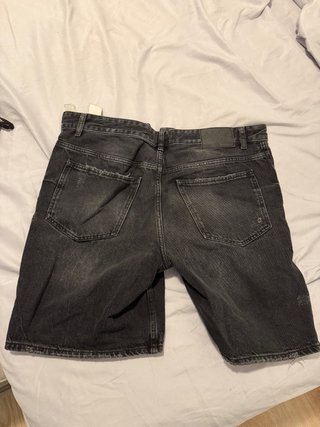 Pantalones cortos vaqueros grises desgastados