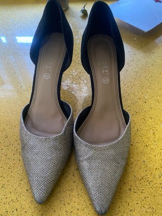 Zapatos de fiesta negros y dorados talla 40 usado