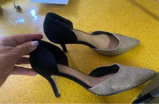 Zapatos de fiesta negros y dorados talla 40 usado