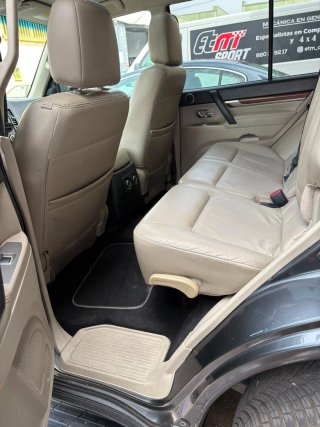 Mitsubishi Montero 2011