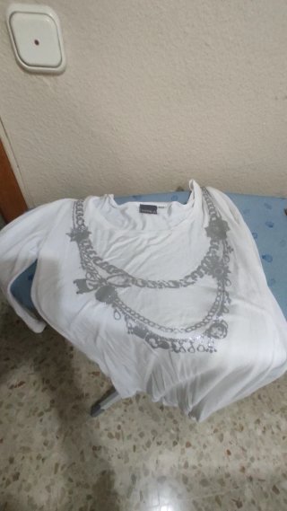 Camiseta Venca blanca manga larga con cadena