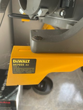 Sierra Ingletadora DeWalt con Soporte
