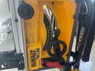 Sierra Ingletadora DeWalt con Soporte