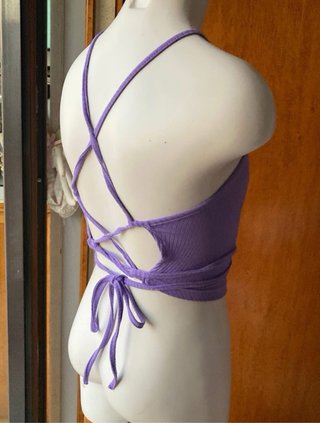 Top morado espalda descubierta