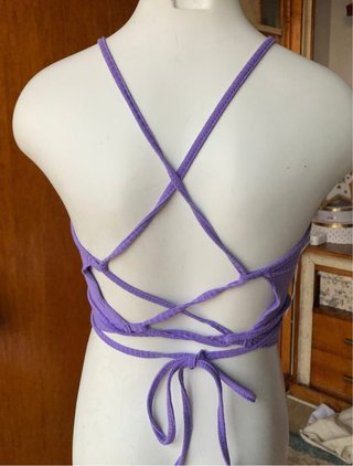 Top morado espalda descubierta