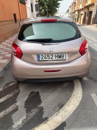 Peugeot 208 allure 2012