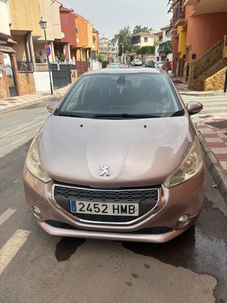 Peugeot 208 allure 2012
