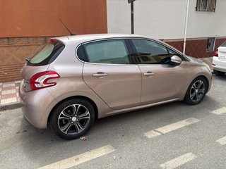 Peugeot 208 allure 2012