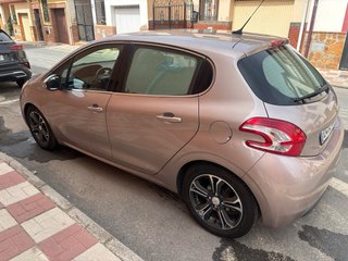 Peugeot 208 allure 2012