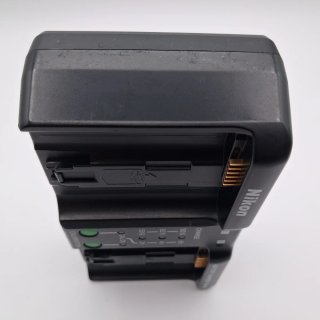 Caricabatterie originale Nikon MH-26 (D4, D5, D6, Grips)