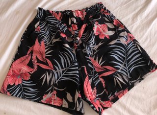 Conjunto Verano Top Negro y Shorts Estampados