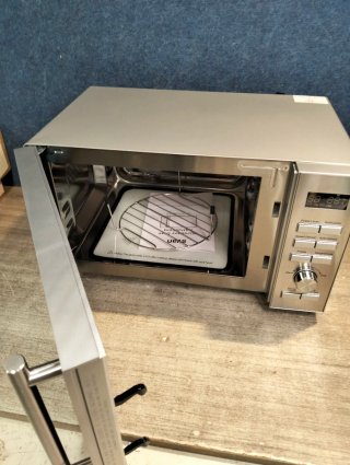 Svan Microondas 25 Litros Cerámico Inox 900w