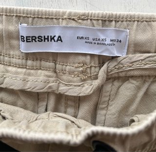 Pantalón corto short cargo Bershka Talla XS beige