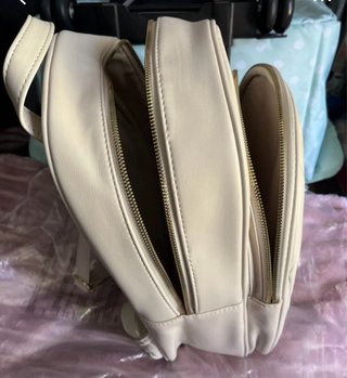 Mochila beige acolchada nueva