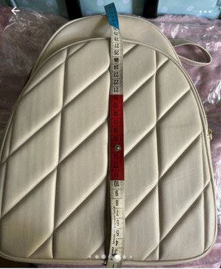 Mochila beige acolchada nueva