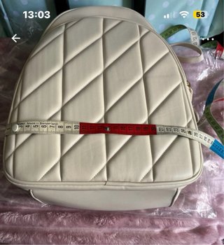Mochila beige acolchada nueva