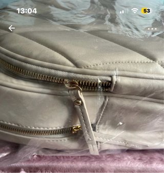 Mochila beige acolchada nueva