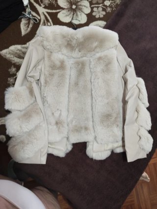 Chaqueta beige,sin uso por error de talla. Talla L