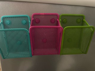 Cestas metálicas imantadas de colores